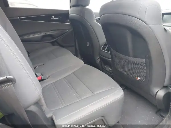 5XYPG4A39KG552622 2019 KIA SORENTO - Image 8