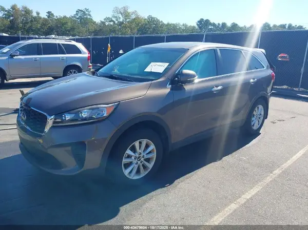 5XYPG4A39KG561255 2019 KIA SORENTO - Image 2
