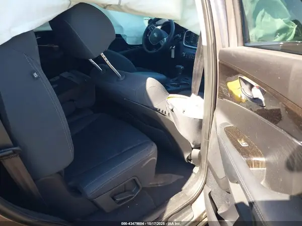 5XYPG4A39KG561255 2019 KIA SORENTO - Image 8