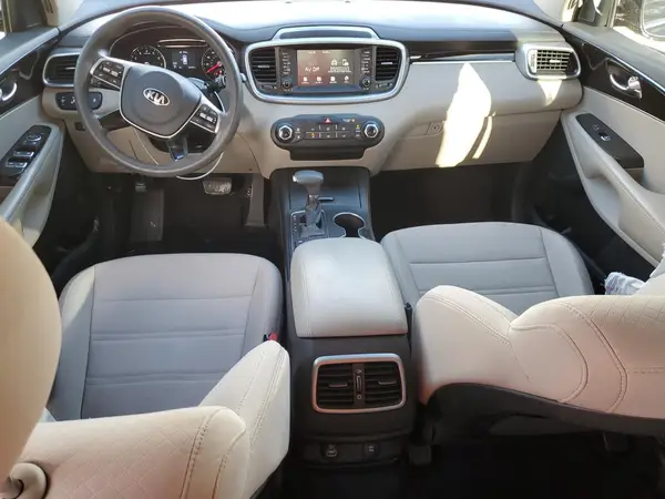 5XYPG4A39KG561952 2019 KIA SORENTO - Image 8