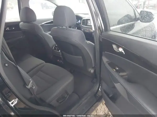 5XYPG4A39KG562115 2019 KIA SORENTO - Image 8