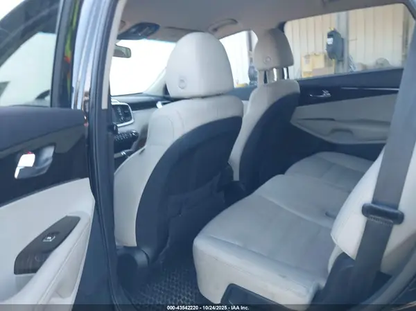 5XYPG4A39KG562552 2019 KIA SORENTO - Image 8