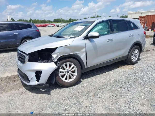 5XYPG4A39KG563071 2019 KIA SORENTO - Image 2