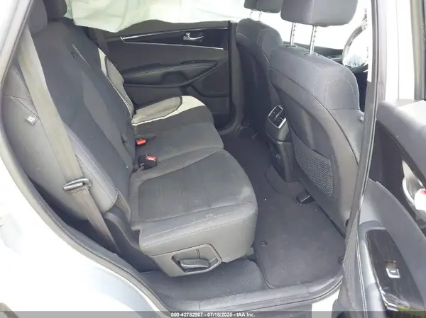 5XYPG4A39KG563071 2019 KIA SORENTO - Image 8