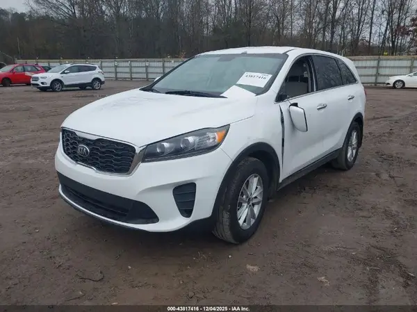 5XYPG4A39KG565693 2019 KIA SORENTO - Image 2