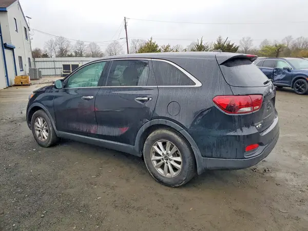 5XYPG4A39KG565788 2019 KIA SORENTO - Image 2