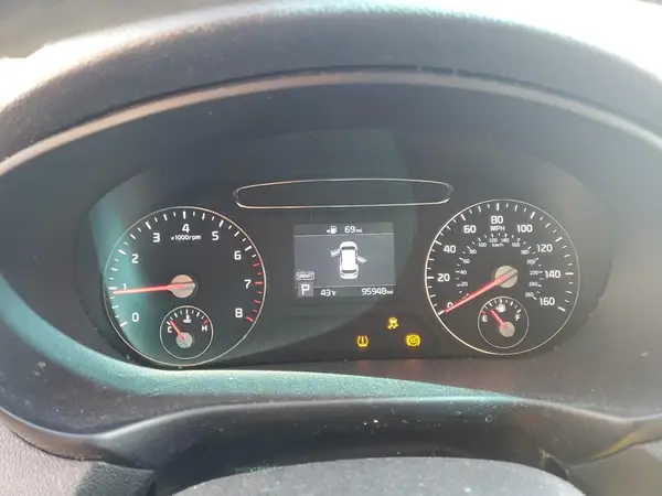 5XYPG4A39KG569663 2019 KIA SORENTO - Image 8