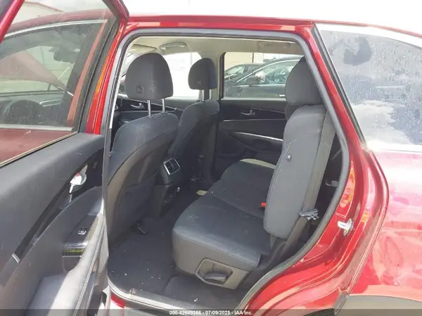5XYPG4A39KG571140 2019 KIA SORENTO - Image 8