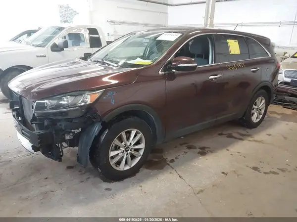 5XYPG4A39KG573647 2019 KIA SORENTO - Image 2