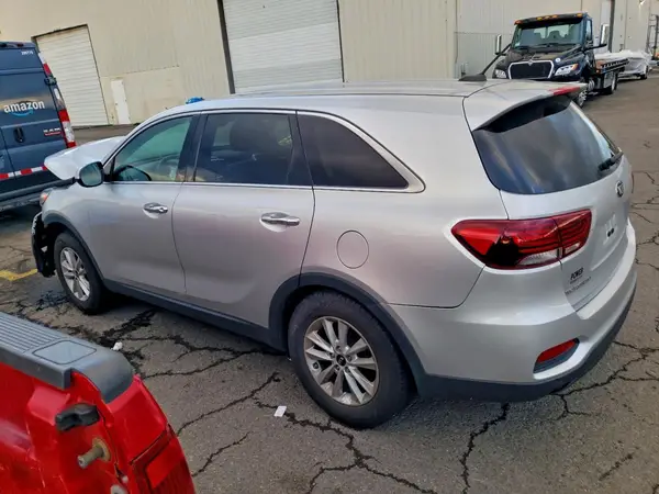 5XYPG4A39KG575365 2019 KIA SORENTO - Image 2
