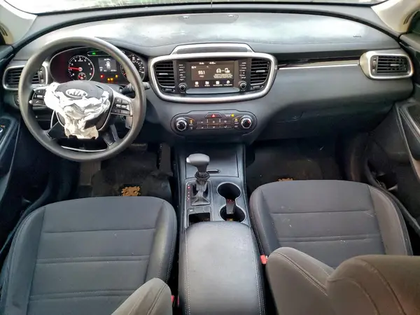 5XYPG4A39KG575365 2019 KIA SORENTO - Image 8