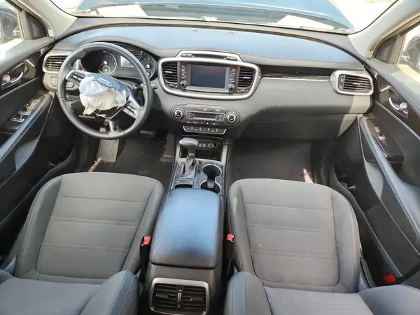 5XYPG4A39KG575883 2019 KIA SORENTO - Image 8
