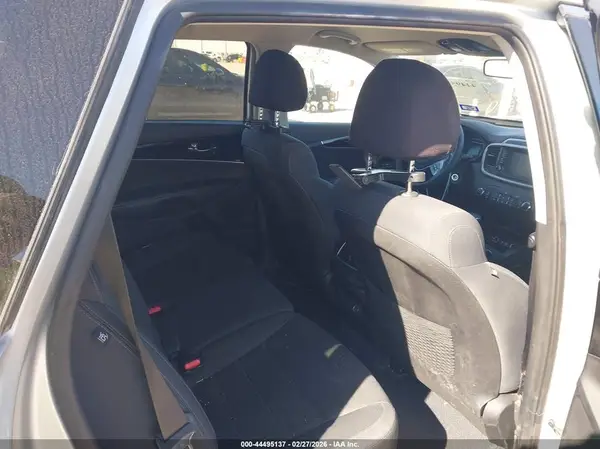 5XYPG4A39KG578427 2019 KIA SORENTO - Image 8