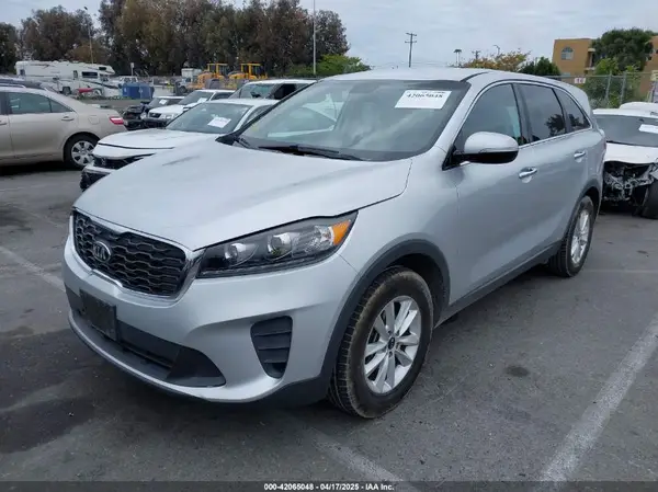 5XYPG4A39KG580369 2019 KIA SORENTO - Image 2