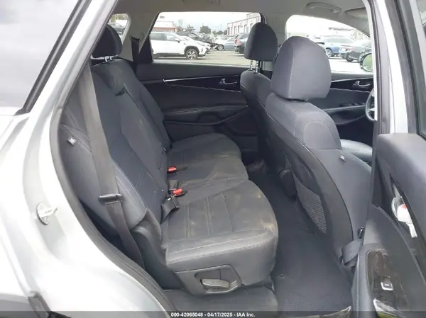 5XYPG4A39KG580369 2019 KIA SORENTO - Image 8