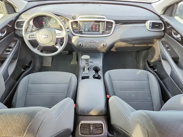 5XYPG4A39KG586799 2019 KIA SORENTO - Image 8