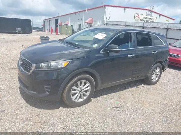 5XYPG4A39KG587368 2019 KIA SORENTO - Image 2