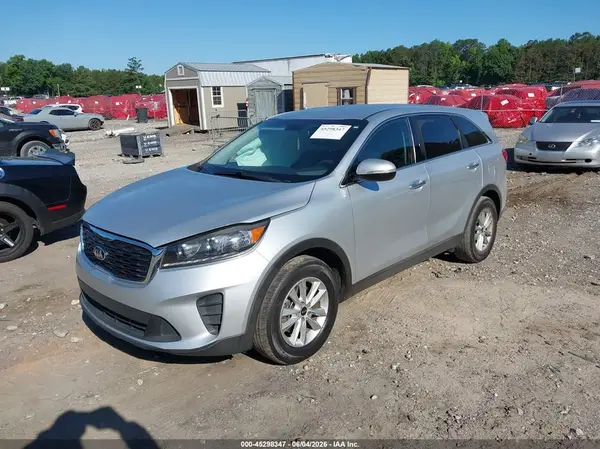 5XYPG4A39KG588407 2019 KIA SORENTO - Image 2