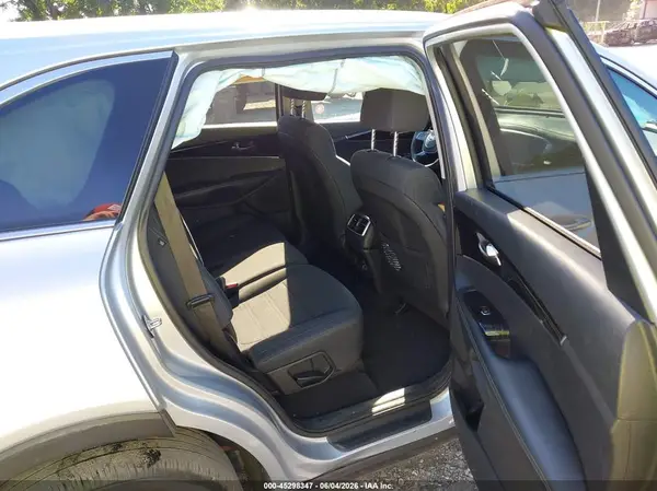 5XYPG4A39KG588407 2019 KIA SORENTO - Image 8