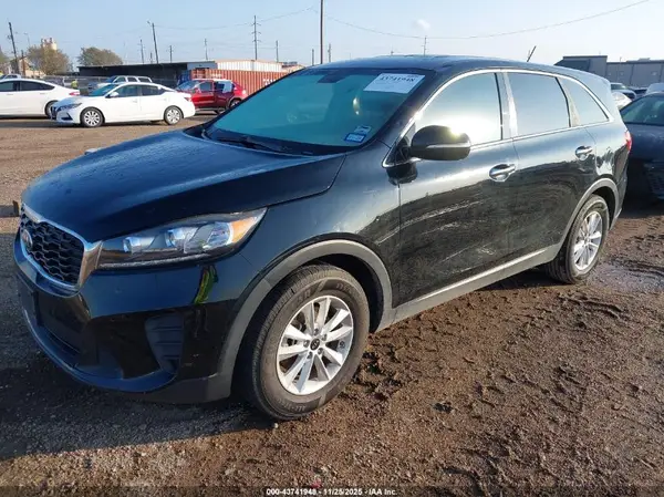 5XYPG4A39KG593039 2019 KIA SORENTO - Image 2