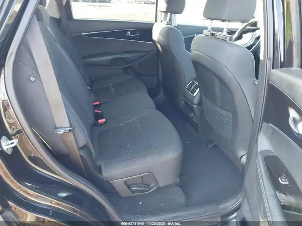 5XYPG4A39KG593039 2019 KIA SORENTO - Image 8