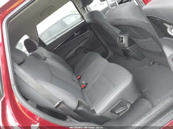 5XYPG4A39KG595275 2019 KIA SORENTO - Image 8