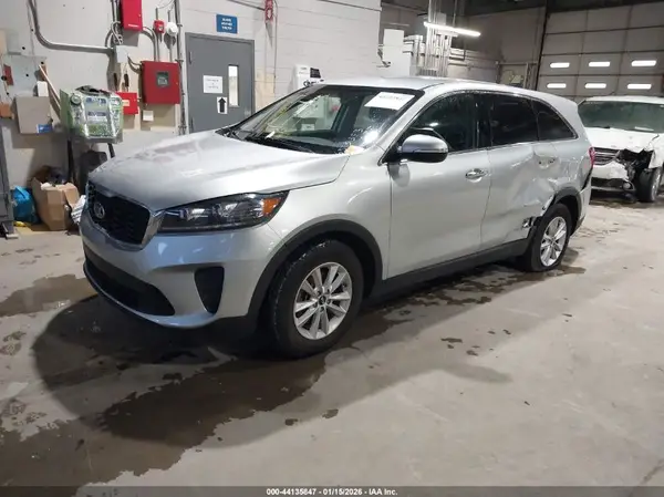 5XYPG4A39KG595387 2019 KIA SORENTO - Image 2