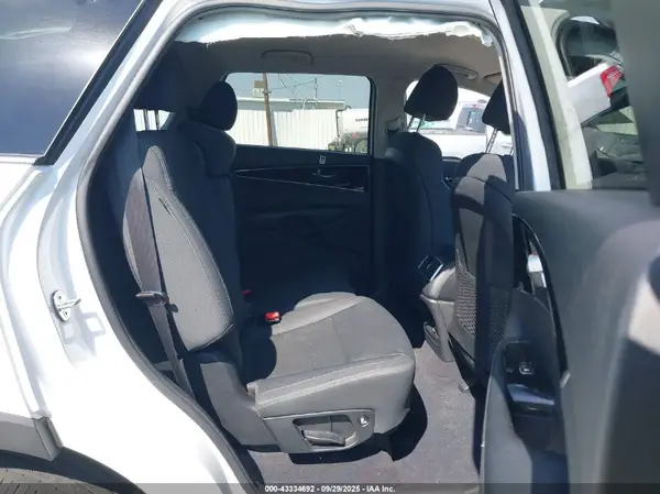 5XYPG4A39LG640720 2020 KIA SORENTO - Image 8