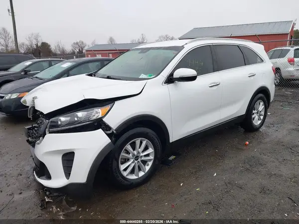 5XYPG4A39LG681574 2020 KIA SORENTO - Image 2