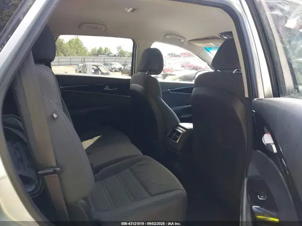 5XYPG4A3XGG011019 2016 KIA SORENTO - Image 8