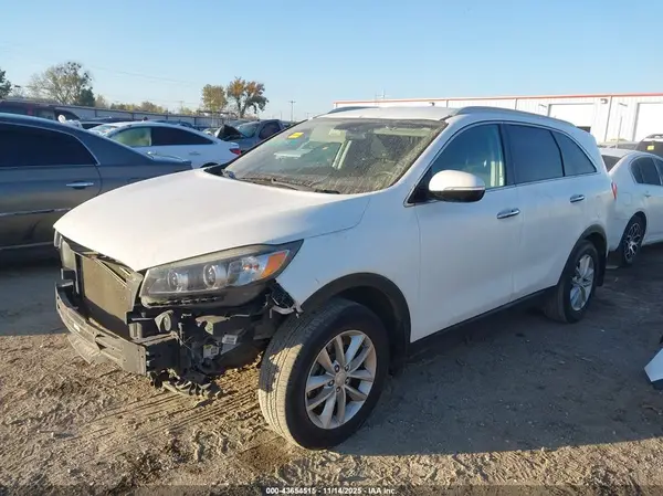 5XYPG4A3XGG026815 2016 KIA SORENTO - Image 2