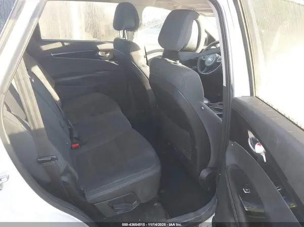5XYPG4A3XGG026815 2016 KIA SORENTO - Image 8
