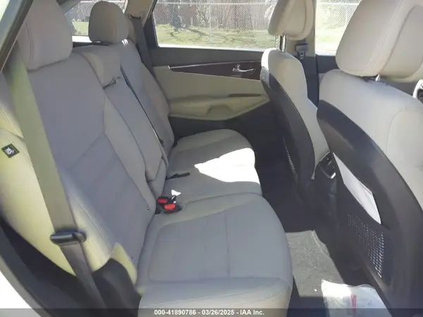 5XYPG4A3XGG031027 2016 KIA SORENTO - Image 8