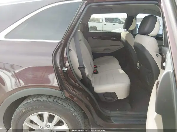5XYPG4A3XGG043100 2016 KIA SORENTO - Image 8