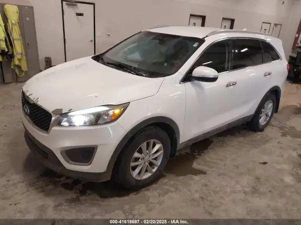 5XYPG4A3XGG058180 2016 KIA SORENTO - Image 2