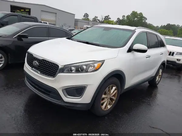 5XYPG4A3XGG076677 2016 KIA SORENTO - Image 2
