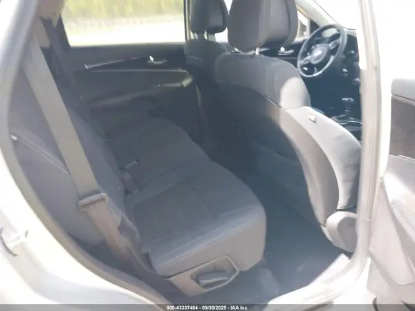 5XYPG4A3XGG097285 2016 KIA SORENTO - Image 8
