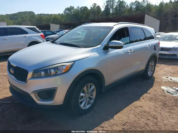 5XYPG4A3XGG098260 2016 KIA SORENTO - Image 2