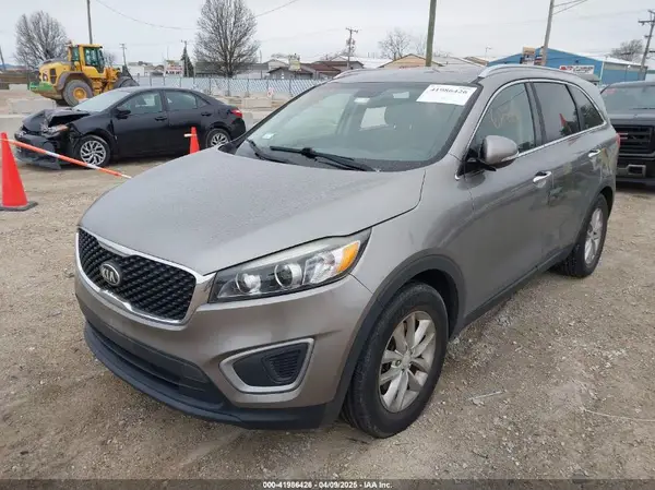 5XYPG4A3XGG103487 2016 KIA SORENTO - Image 2