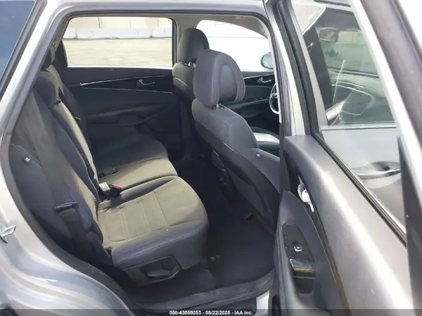 5XYPG4A3XGG114912 2016 KIA SORENTO - Image 8