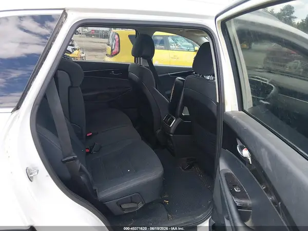 5XYPG4A3XGG126493 2016 KIA SORENTO - Image 8