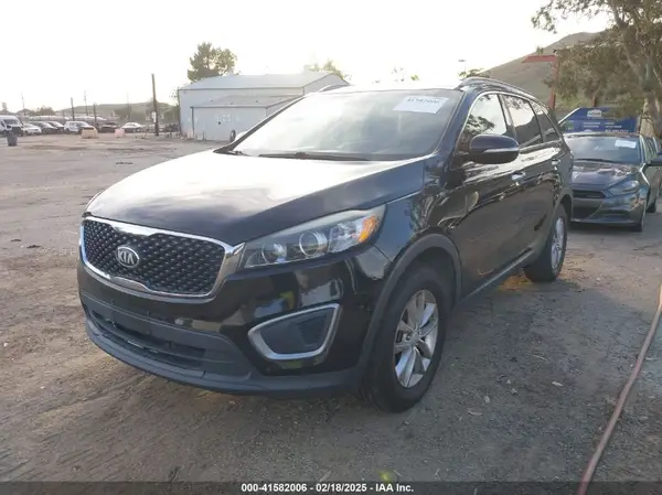 5XYPG4A3XHG196349 2017 KIA SORENTO - Image 2