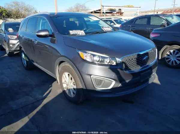 5XYPG4A3XHG208211 2017 KIA SORENTO - Image 1