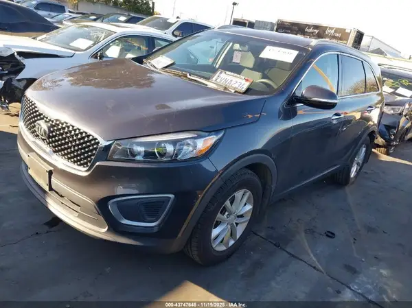 5XYPG4A3XHG208211 2017 KIA SORENTO - Image 2
