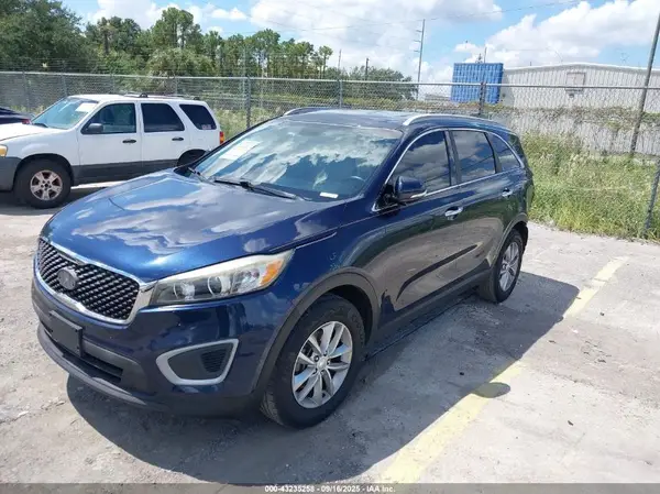 5XYPG4A3XHG210668 2017 KIA SORENTO - Image 2