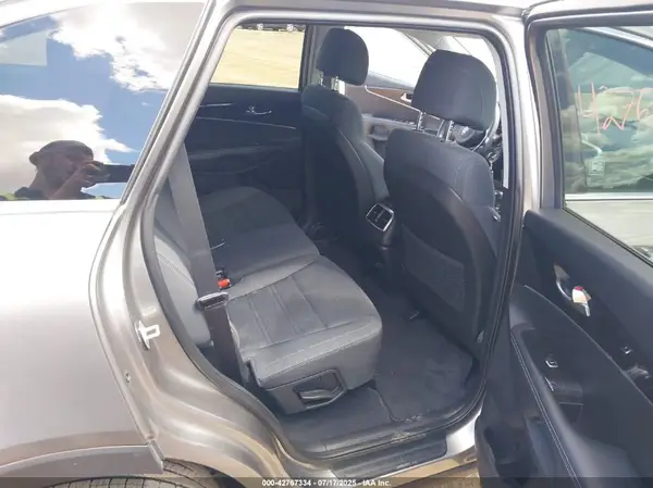 5XYPG4A3XHG210802 2017 KIA SORENTO - Image 8