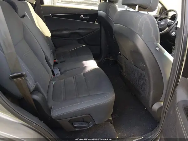 5XYPG4A3XHG211948 2017 KIA SORENTO - Image 8