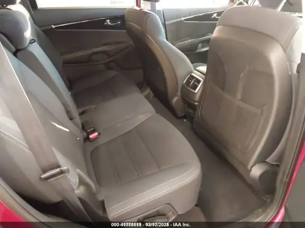 5XYPG4A3XHG214042 2017 KIA SORENTO - Image 8