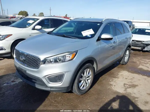 5XYPG4A3XHG217779 2017 KIA SORENTO - Image 2