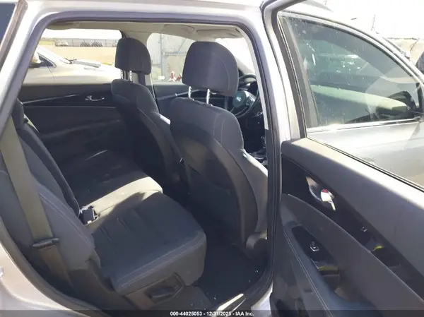 5XYPG4A3XHG217779 2017 KIA SORENTO - Image 8